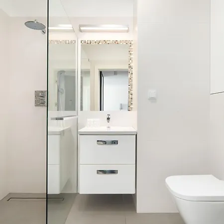 Stylish For 4 People With Parking In By Renters *