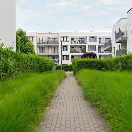 شقة Stylish For 4 People With Parking In By Renters