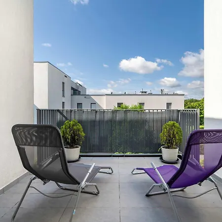 Stylish For 4 People With Parking In By Renters بوزنان